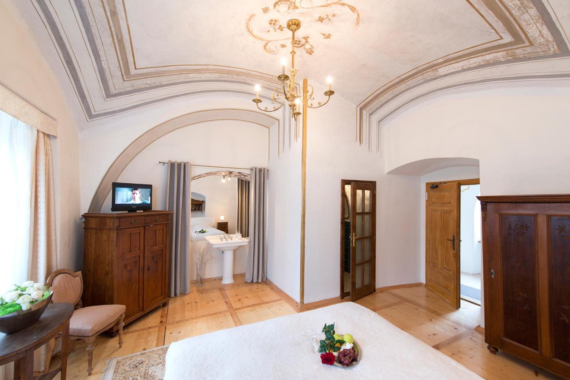 Chateau Grandcastle Liptovský Hrádok Стая снимка