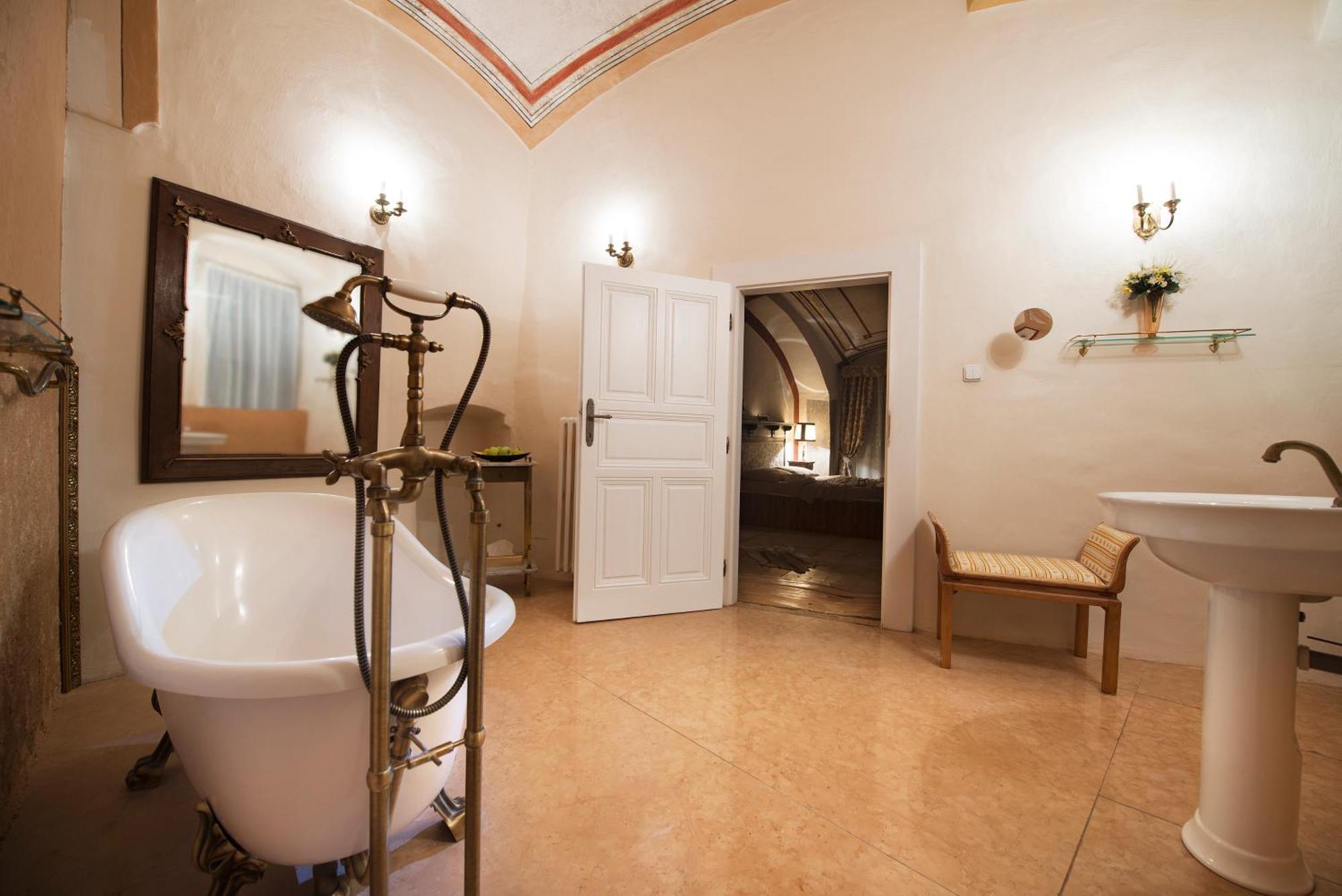 Chateau Grandcastle Liptovský Hrádok Стая снимка